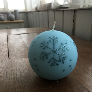 Adventné sviece snehová vločka guľa modrá 10cm