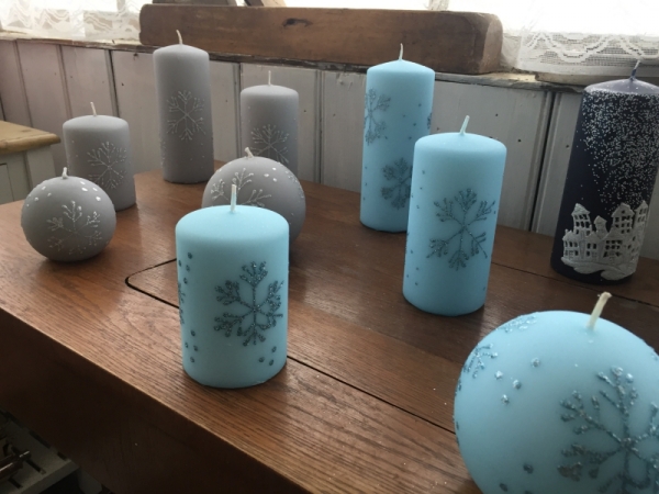 Adventné sviece snehová vločka guľa modrá 10cm