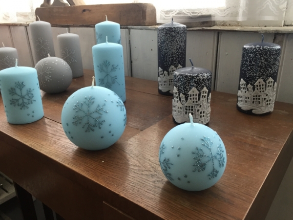 Adventné sviece snehová vločka guľa modrá 10cm