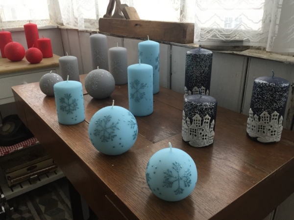 Adventné sviece snehová vločka guľa modrá 8cm