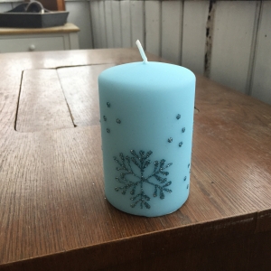 Adventné sviece snehová vločka valec modrý 7x10cm