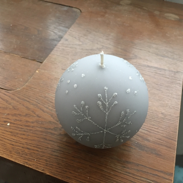 Adventné sviečky snehová vločka guľa šedá 10cm 