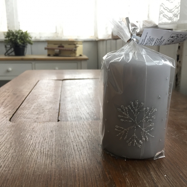 Adventné sviečky snehová vločka valec sivý 7x10cm