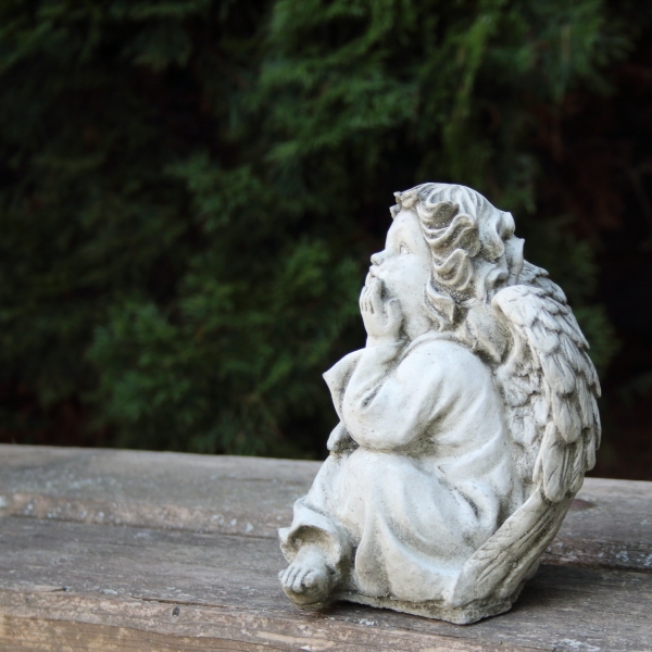 Anjel dekorácia na cintorín