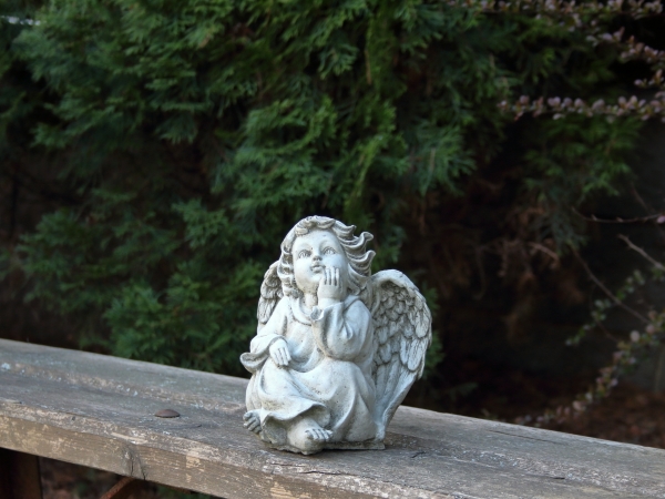 Anjel dekorácia na cintorín