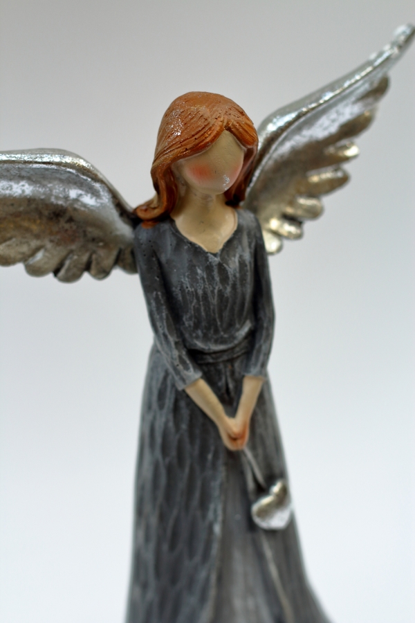 Anjel s šedými šaty XXL Láska