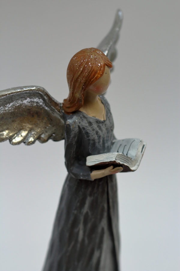 Anjel s šedými šaty XXL Múdrosť