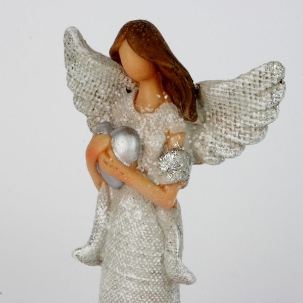 Anjel sa srdcom v dlaniach 18cm