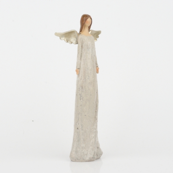 Anjel sa trblietavými šaty a zlatými krídlami