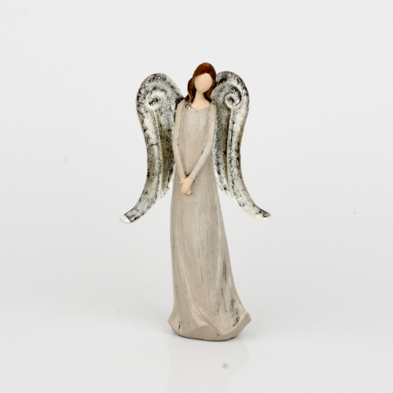 Anjel soška s kovovými krídlami