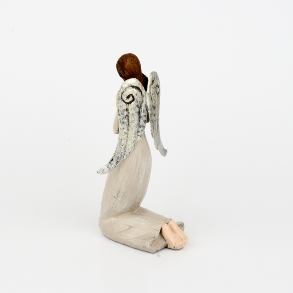 Anjel strážny kľačiaci s kovovými krídlami 20cm