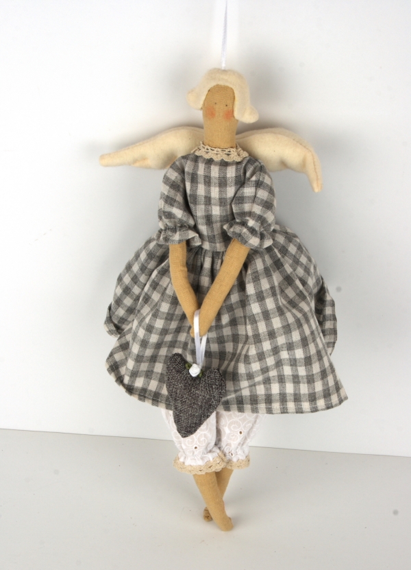 Andelko v kockovaných šatách 44cm