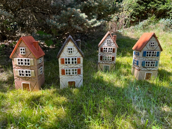 Architektonický klenot - keramický domček C 13,5x26,5x10,5cm