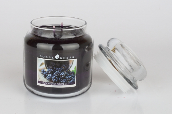 Aromatická sviečka v doze černicovej bourbon Goose Creek 450g