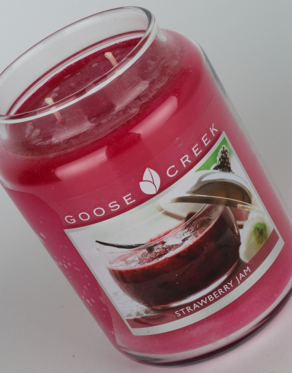 Aromatická sviečka v skle jahodová marmeláda Goose Creek 680g