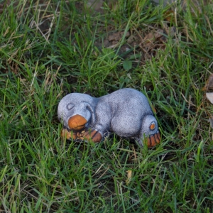 Betónová dekorácie spiace krtek