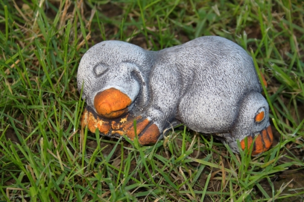 Betónová dekorácie spiace krtek