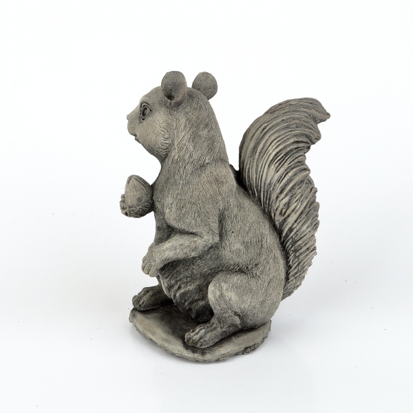 Betónové dekorácie veverička s orieškom 20cm