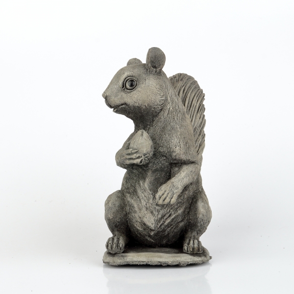 Betónové dekorácie veverička s orieškom 20cm