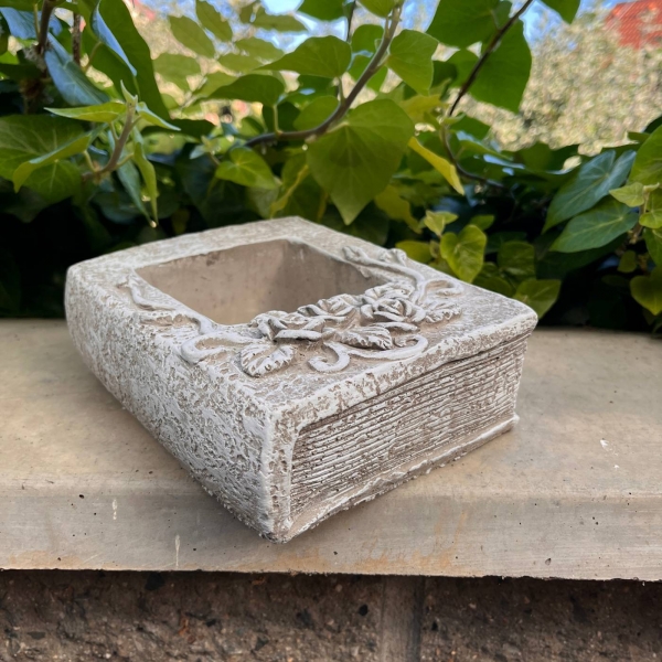 Betónový kvetináč na cintorín kniha na natrasky 6,5 x 18 x 14,5 cm