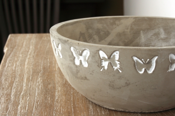 Betónový kvetináč s motýľmi 19,5cm