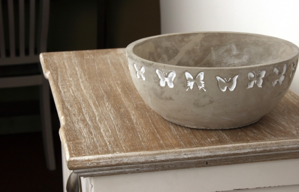 Betónový kvetináč s motýľmi 19,5cm