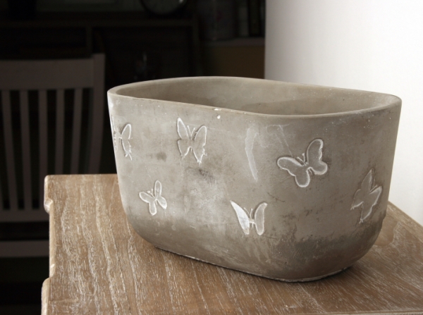 Betónový kvetináč s motýľmi 21,5cm