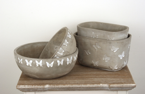 Betónový kvetináč s motýľmi 24cm