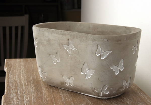 Betónový kvetináč s motýľmi 24cm