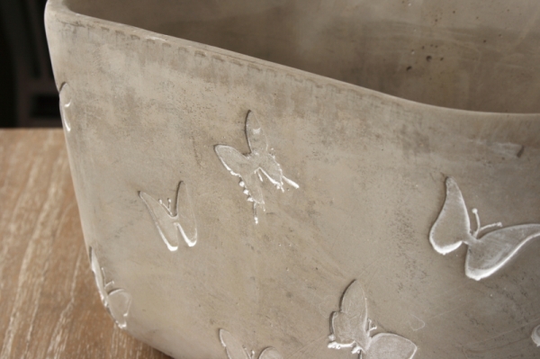 Betónový kvetináč s motýľmi 24cm