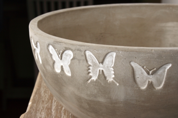Betónový kvetináč s motýľmi 25cm