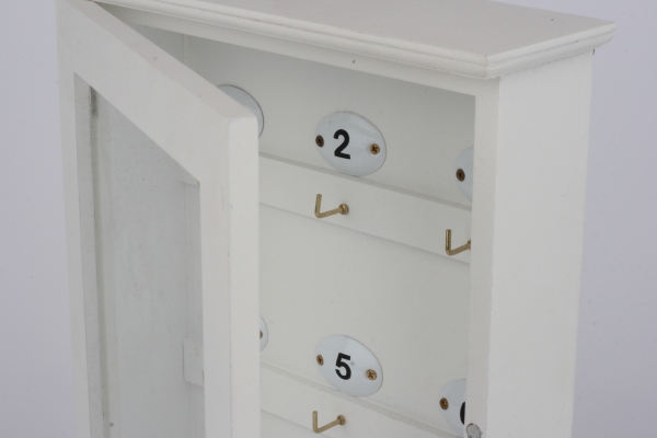 Biela drevená skrinka na kľúče 20x29x6cm