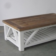 Biely stolík konferenčný s policou 135x45x75cm