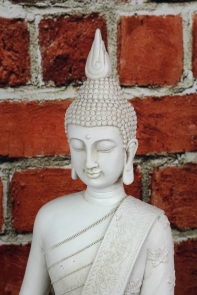 Budha biely polyresin 40cm