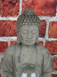 Budha sediaci sa svietnikom Rozjímanie