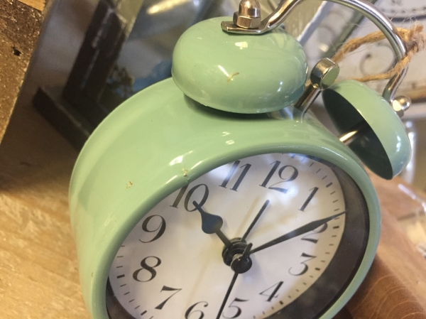 Budík tyrkys 9x4x12cm Vyřazeno poškození