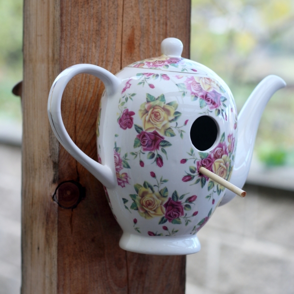 Budka pre vtáčiky kanvička žlto-ružová