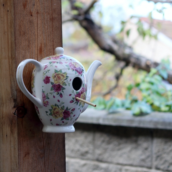 Budka pre vtáčiky kanvička žlto-ružová