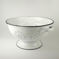 Cedník z bieleho smaltu 28cm