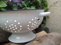 Cedník z bieleho smaltu - vyradené I.