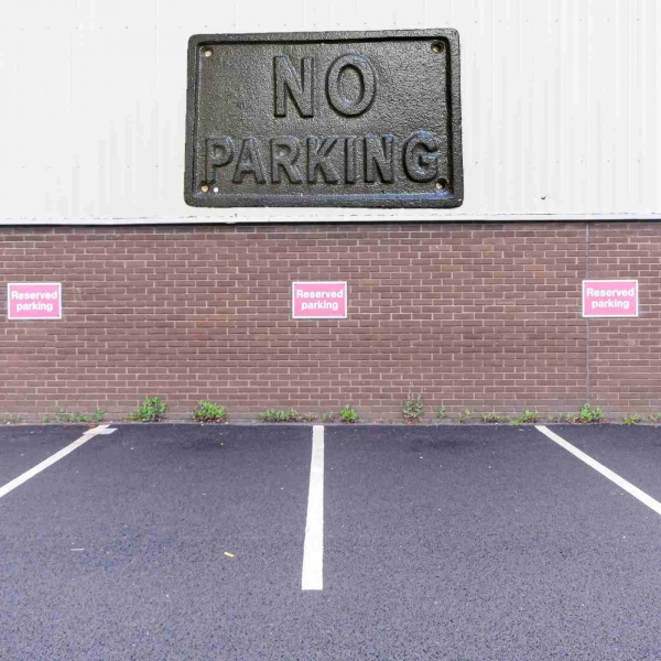 Ceduľa NO PARKING 17,5×11×0,5cm