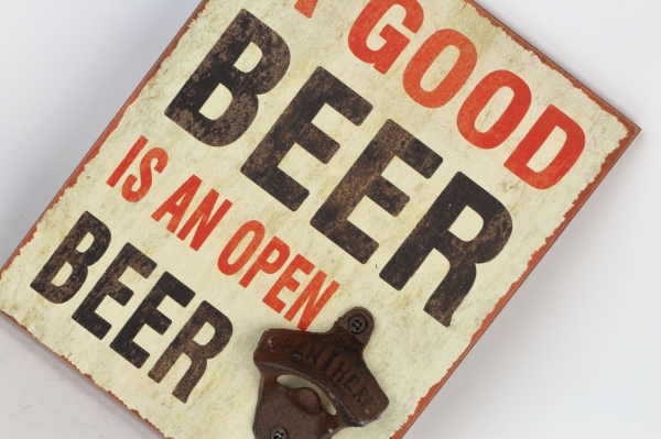 Ceduľa s otváračom fľašou A GOOD BEER IS AN OPEN BEER 18x23cm