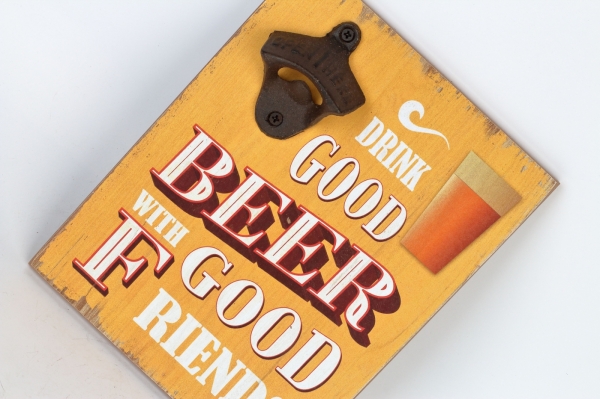 Cedule s otváračom fliaš DRINK GOOD BEER WITH GOOD FRIENDS 18x23cm