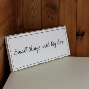 Ceduľa Small things with big love 40x15cm