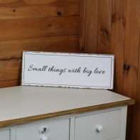 Ceduľa Small things with big love 40x15cm
