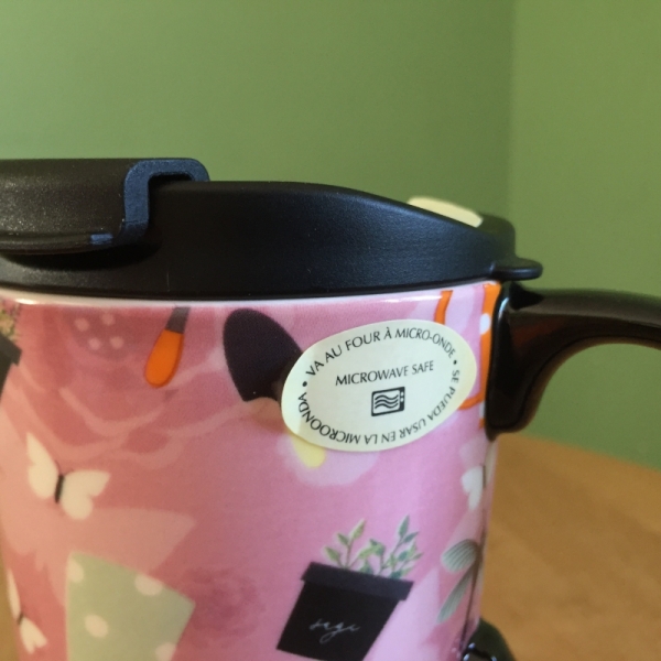 Cestovný hrnček s viečkom Ružová 0,5l