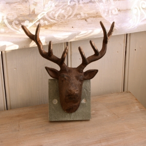 Chalupárska dekorácie na stenu jeleň 20x23cm