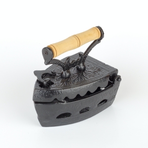 Chalupárska dekorácia stará žehlička 15cm