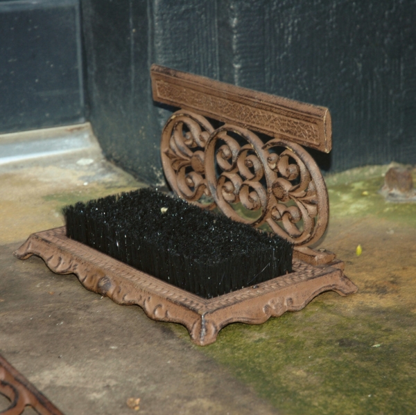 Čistič topánok s ornamentami 28,8x19,1x17,1cm