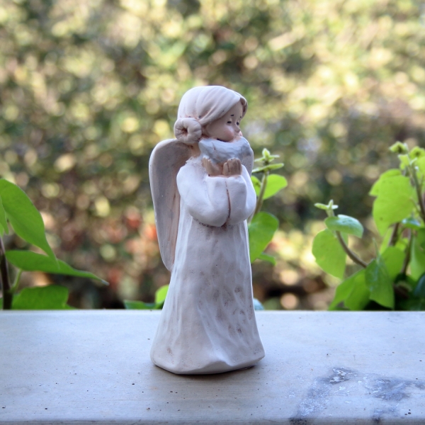 Dekorácia anjel s vtáčikom 15cm